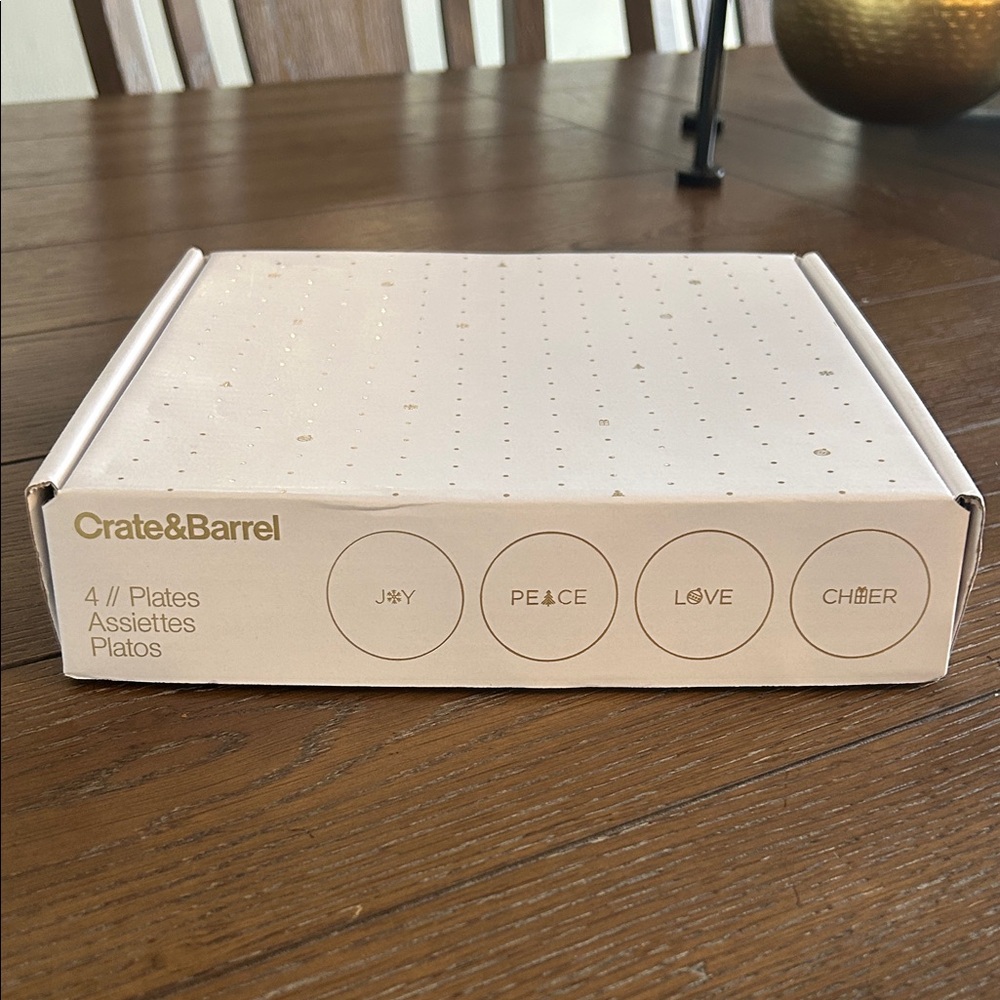 Crate&Barrel Festive Plate Set